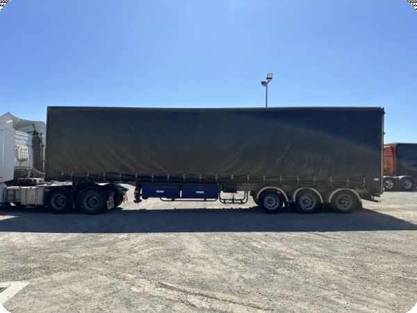 2002 Haulmark 3ST37 Tri-Axle Curtainsider Trailer image