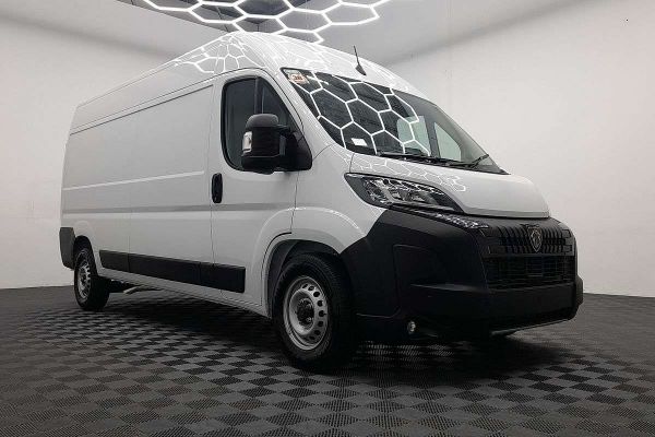 2026 Peugeot Boxer Pro X250 LWB Mid Roof image