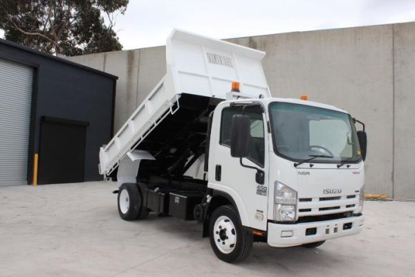 s 2018 Isuzu N Series NQR 87/80-190 image
