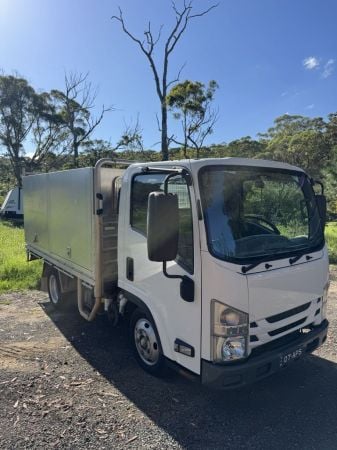 2018 Isuzu NLR Box Truck image