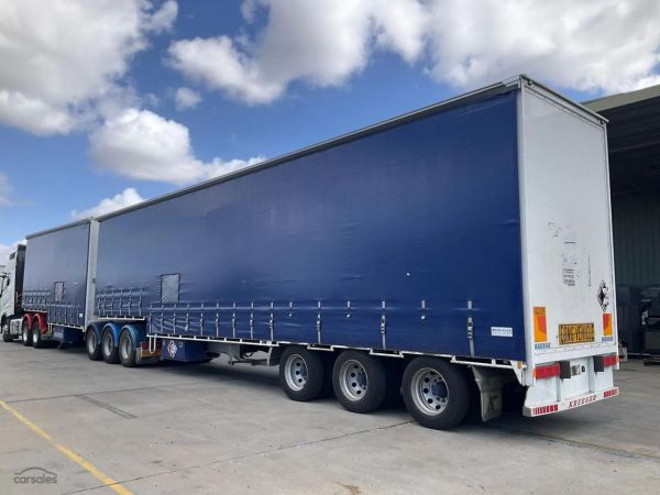 2022 Krueger ST-3-38 Tri Axle Drop Deck Curtainsider Combination image