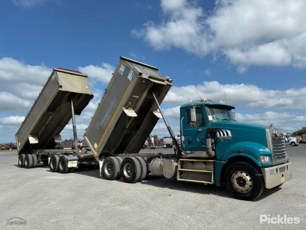 2016 Mack CMHR Trident image