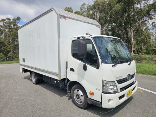 2014 Hino 300 617 turbo diesel furniture pantech truck image
