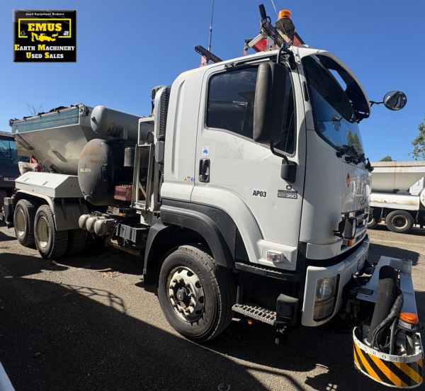 2015 Isuzu FXZ Paveline Truck, E.M.U.S TS933 image