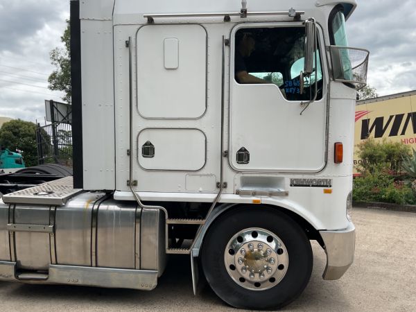 2002 Kenworth K104 Primemover image