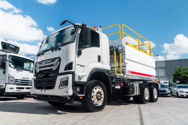 2026 Isuzu FVZ 260-300 Water truck 13,000L Civil Spec Water Truck image