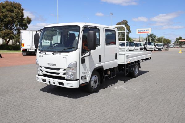 2025 Isuzu NLS 45-150 Cab chassis AWD CREW CAB image