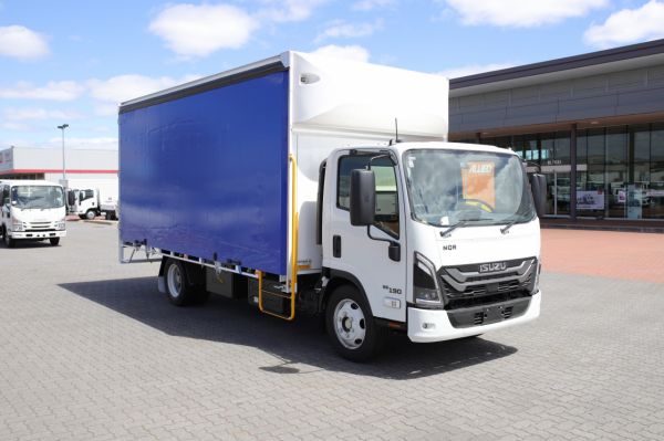 2026 Isuzu NQR 88/80-190 Curtainsider AM D42 8 PALLET TAUTLINER image