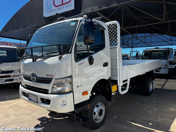2018 HINO 300 817 Flatbed image