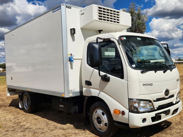2021 HINO 300 616 Refrigerated image