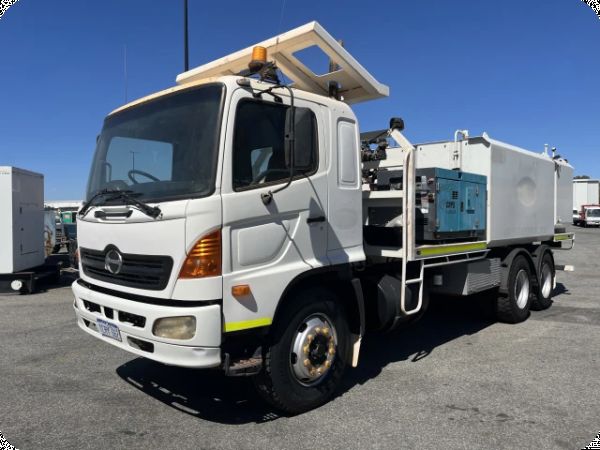 2006 Hino 500 FM1J 8x6 Service Truck image
