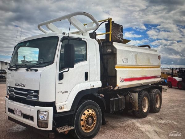 2017 Isuzu F Series FVZ260-300 image