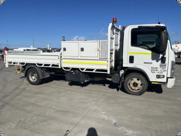 2014 Isuzu NPR N 400 4x2 Tipper (Council Asset) image