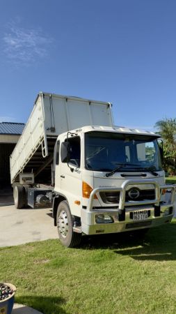 2005 Hino FG1J Tipper image
