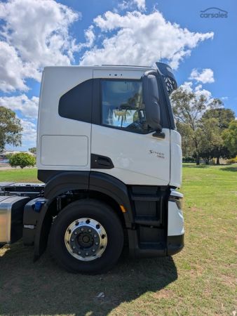 2025 Iveco S-Way AT230 image