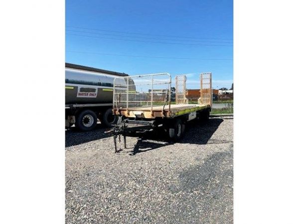 1999 HAULMARK 2DT DOG TRAILER image