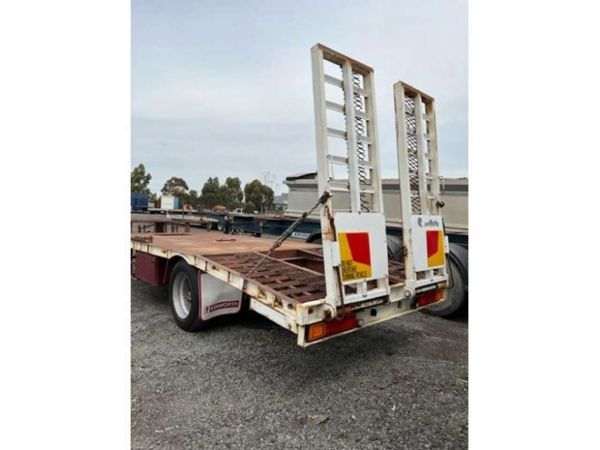 SINGLE AXLE TAG TRAILER image