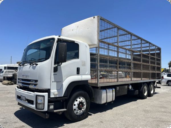2018 Isuzu FVL 240-300 6x2 Caged Tray Truck (Ex Lease) image