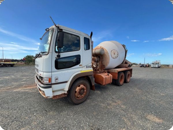 2010 Mitsubishi FV500 6x4 Concrete - Agitator image