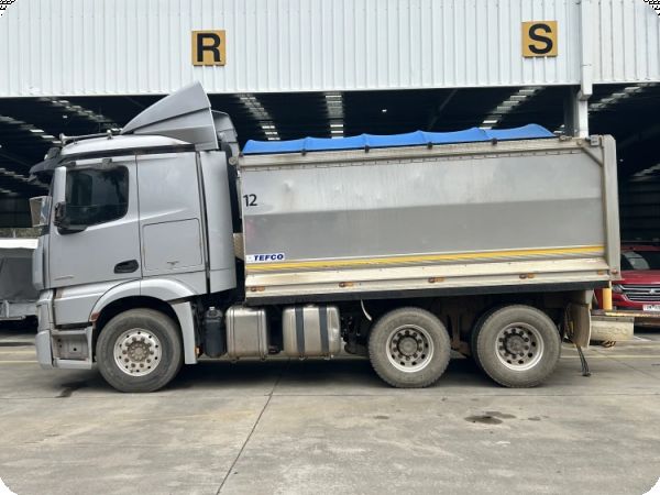 2017 Mercedes Actros 2653 6x4 Tipper **Tow Only** image