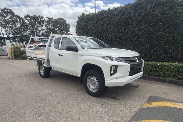2019 Mitsubishi Triton GLX MR 4X4 image