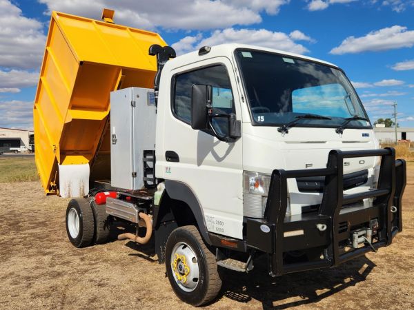 2015 MITSUBISHI FUSO CANTER FG 4X4 Dump Truck image