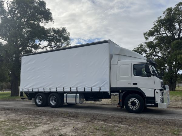 2013 Volvo FM 450 Curtain Sider image