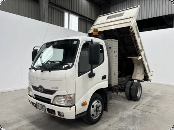 2015 Hino 300 4x2 Tipper (Car Licence) (Auto) (Council Asset) image