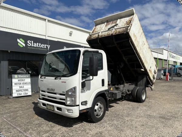 2015 Isuzu NPR 300 Medium 4x2 Tipper (Manual) image