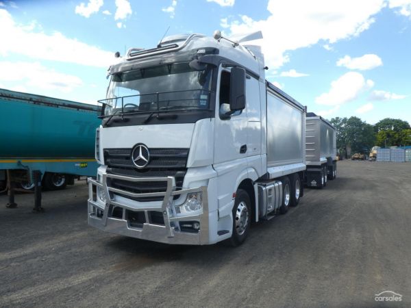 2018 Mercedes Benz ACTROSS TIPPER image