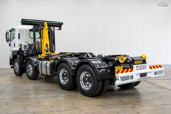 2025 Isuzu F Series FYJ 320-355 AT R58 Ready to go image