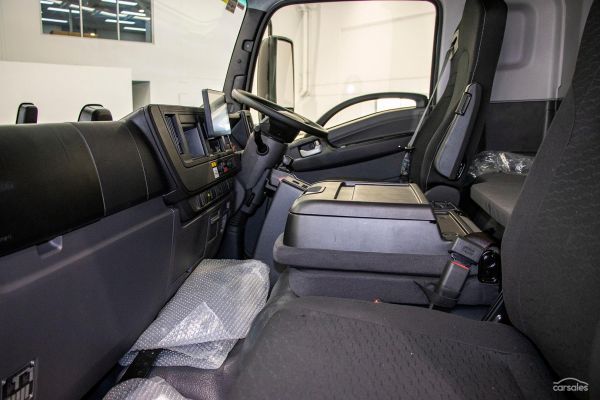 2025 Isuzu F Series FYJ 320-355 AT R58 Ready to go image