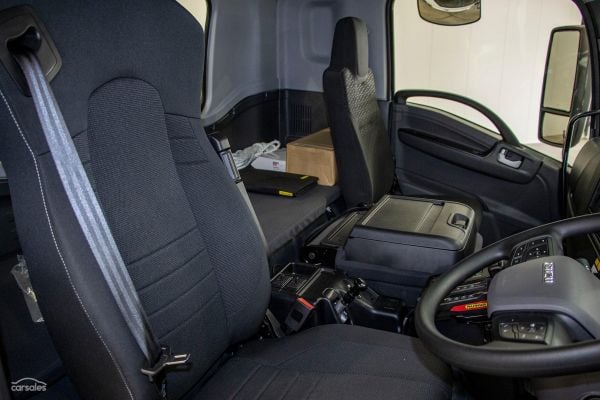 2025 Isuzu F Series FYJ 320-355 AT R58 Ready to go image