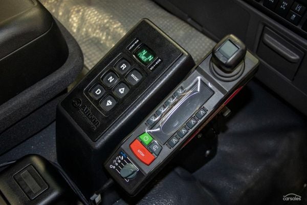 2025 Isuzu F Series FYJ 320-355 AT R58 Ready to go image