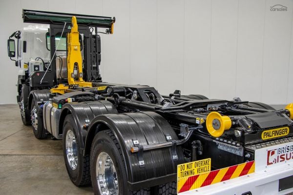 2025 Isuzu F Series FYJ 320-355 AT R58 Ready to go image