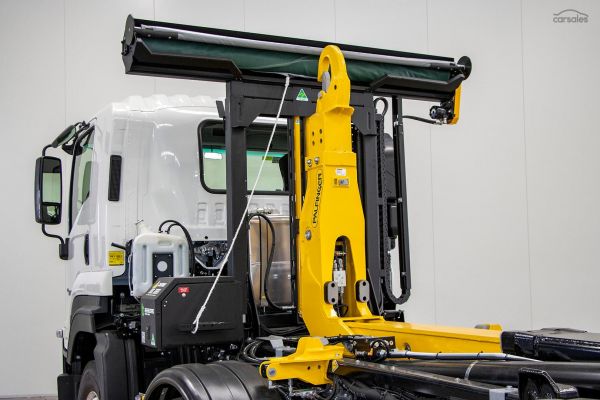 2025 Isuzu F Series FYJ 320-355 AT R58 Ready to go image