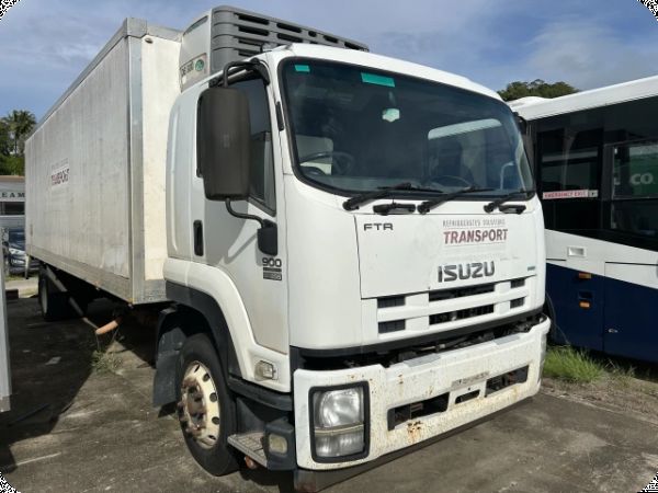 2015 Isuzu FTR 900 Refrigerated Pantech [LOCATED IN CAIRNS] image
