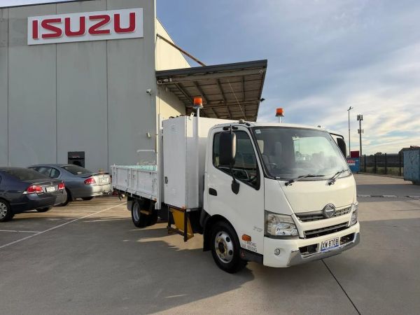 2014 Hino 300 Series 717 Manual image