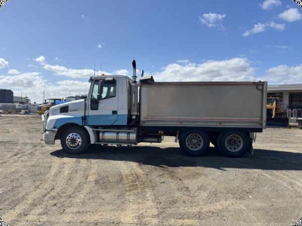 2004 Iveco Powerstar 6X4 Tipper Truck image