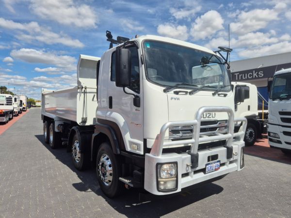 2018 Isuzu FYH 300-350 Tipper 8x4 AUTO 350HP Tipper image