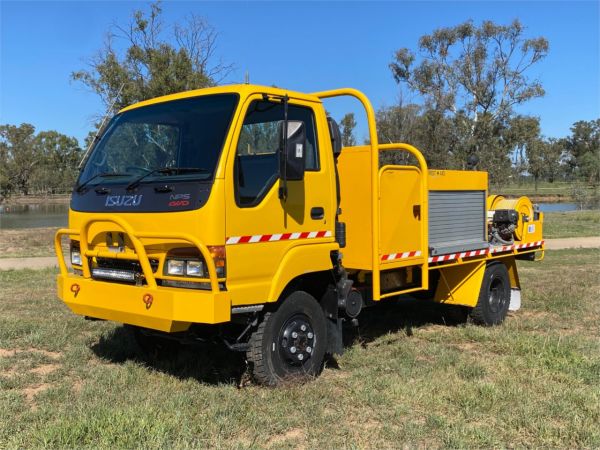 2000 ISUZU NPS FIRE TRUCK NY 300 (4x4) image