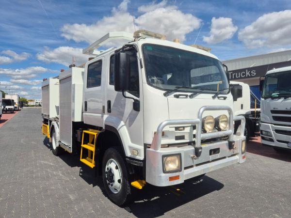 2011 Isuzu FTS800 Emergency Vehicles 4x4 AUTO Crew Cab Fire Truck image