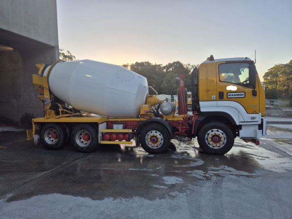 2025 Isuzu FYZ 300-350 AUTO (8×4) Concrete Agitator image