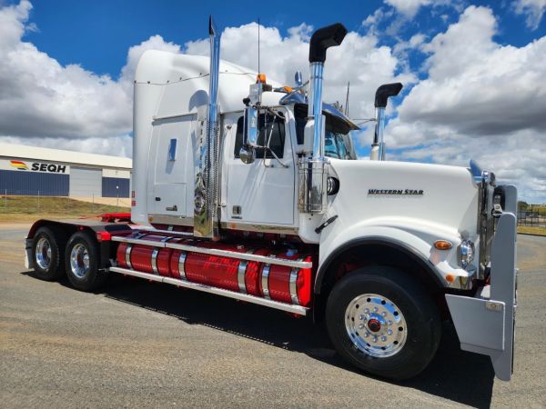 2020 WESTERN STAR 4964FX image