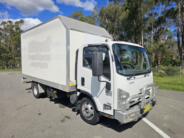 2015 Isuzu NPR 200 turbo diesel auto car licence pantech truck image