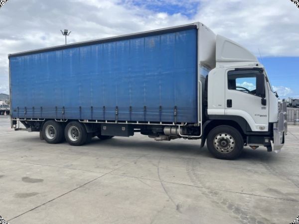 2018 Isuzu FVL F 240-300 6x2 Curtainsider image