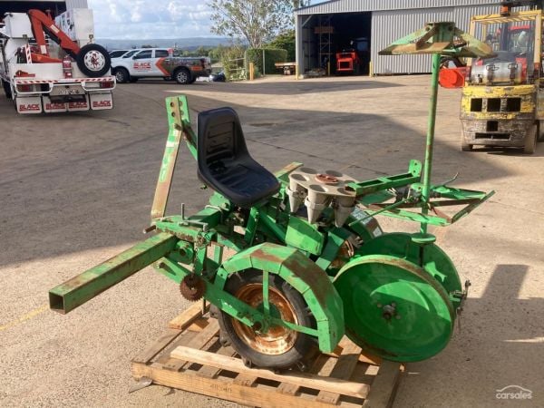 Sfoggia Single Row Transplanter image