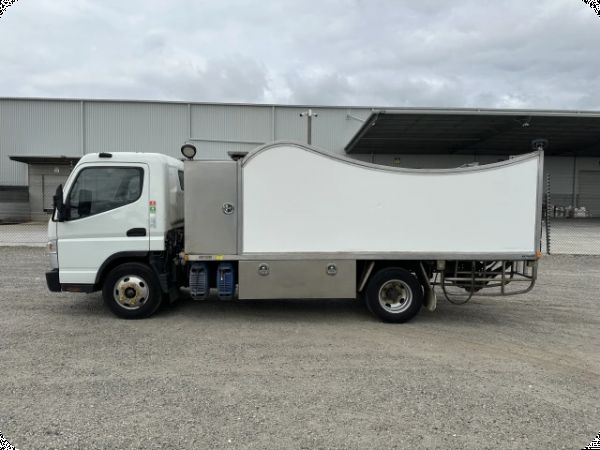 2016 Mitsubishi Fuso Canter 4x2 Service Truck (Ex Lease image