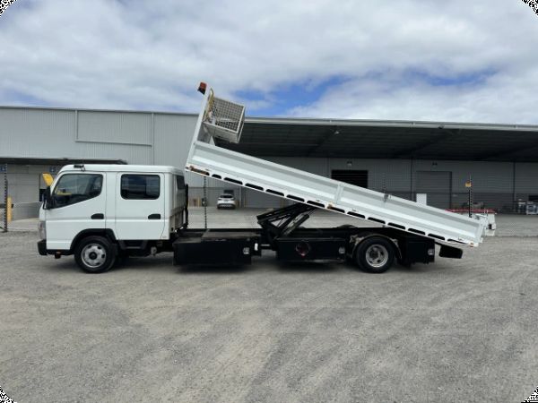 2016 Mitsubishi Fuso Canter 918 4x2 Crew Cab Tilt Tipper image