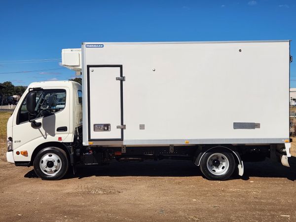 2022 HINO 300 616 Refrigerated image